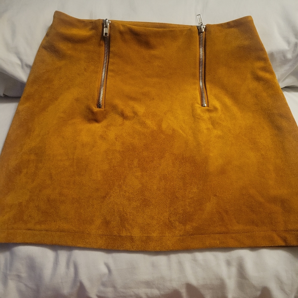 Forever 21 mustard suade skirt size small